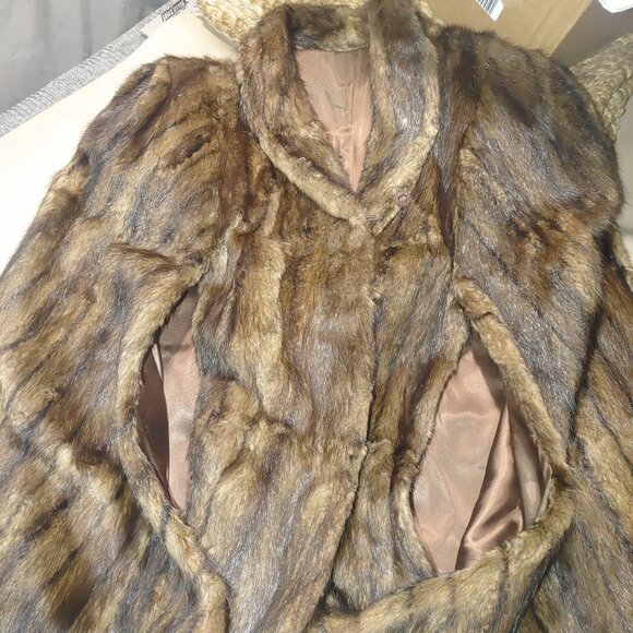 Large Animal Fur Shawl Stole Wrap Vintage Brown Satin Lining Hook Eyelets - Picture 4 of 12